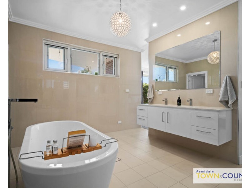 92 Kellys Plains Road, Armidale NSW 2350