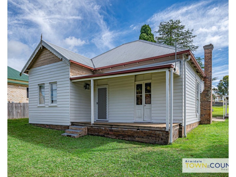 16 Wade Avenue, Armidale NSW 2350