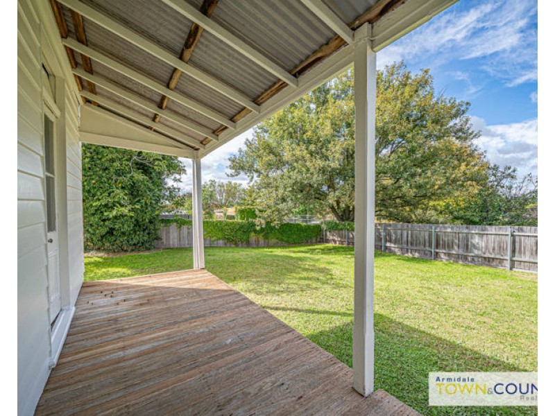16 Wade Avenue, Armidale NSW 2350