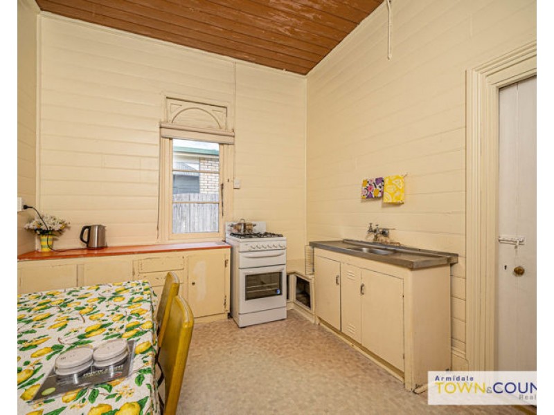 16 Wade Avenue, Armidale NSW 2350