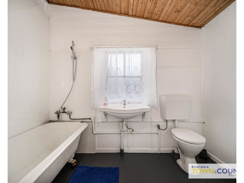 16 Wade Avenue, Armidale NSW 2350