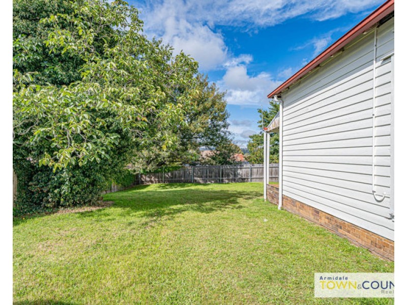 16 Wade Avenue, Armidale NSW 2350