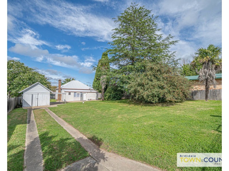 16 Wade Avenue, Armidale NSW 2350