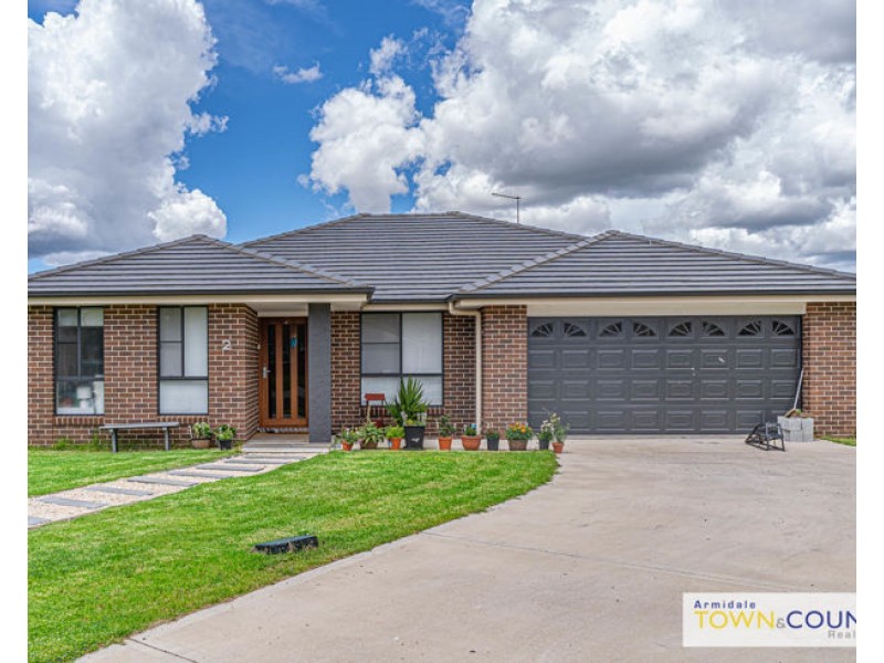 2 Kilcoy Close, Armidale NSW 2350