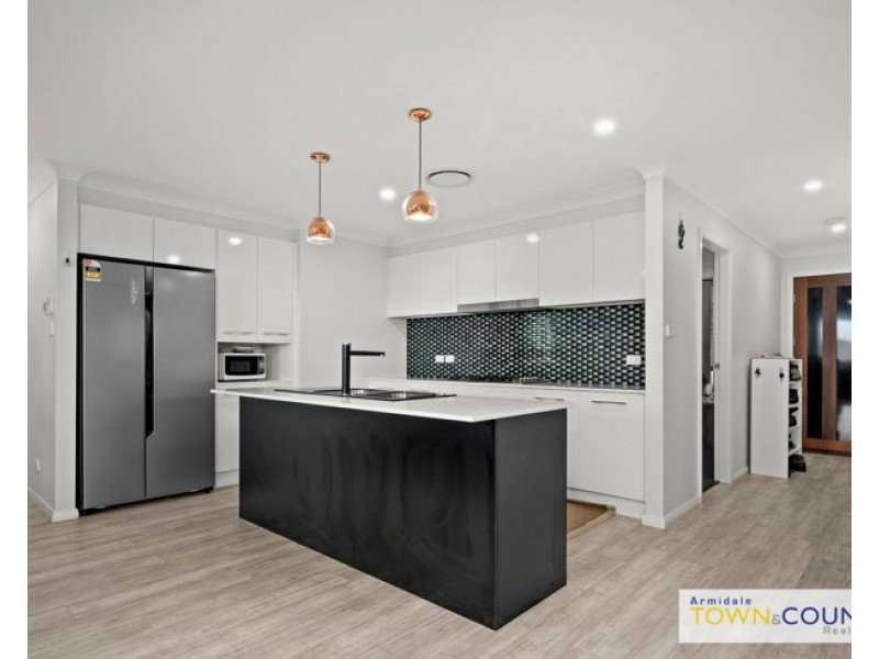 2 Kilcoy Close, Armidale NSW 2350