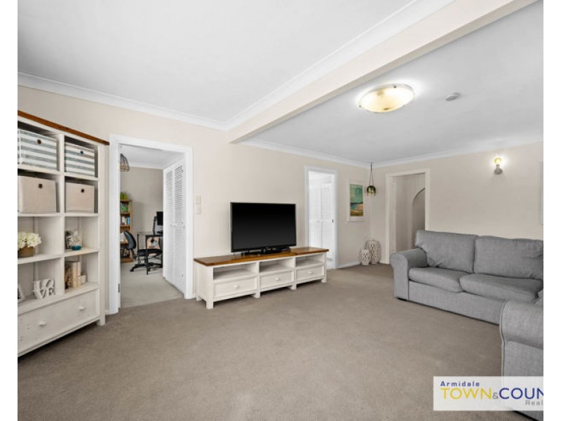 2 Merinda Place, Armidale NSW 2350