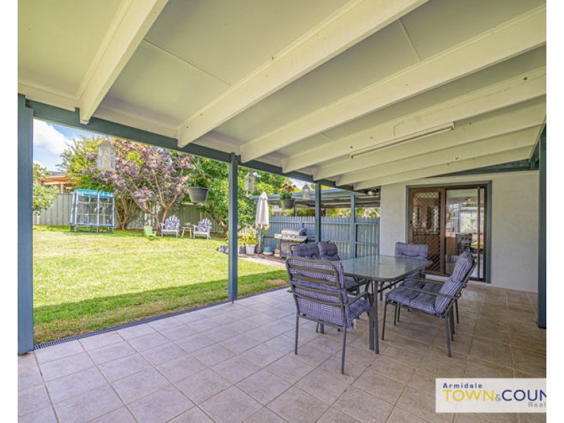 2 Merinda Place, Armidale NSW 2350