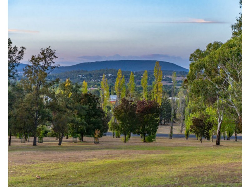 6 Melba Place, Armidale NSW 2350