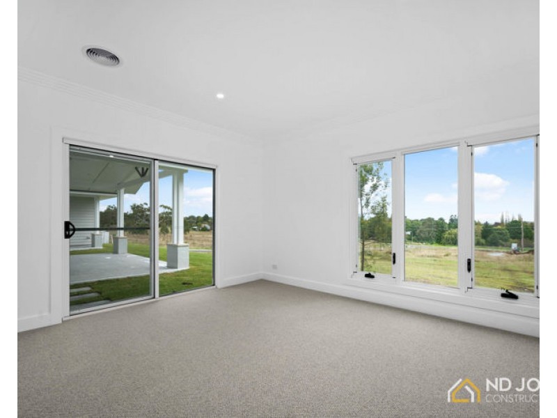 15 Melba Place, Armidale NSW 2350