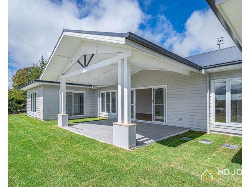 15 Melba Place, Armidale NSW 2350