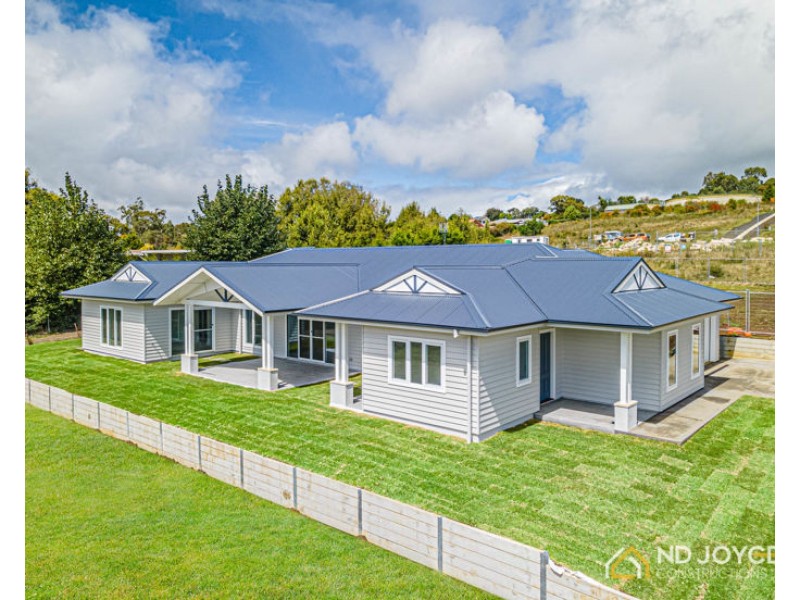 15 Melba Place, Armidale NSW 2350