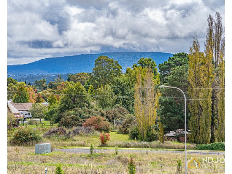 15 Melba Place, Armidale NSW 2350
