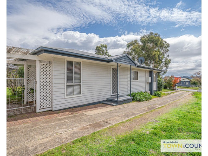 26 Lambs Avenue, Armidale NSW 2350
