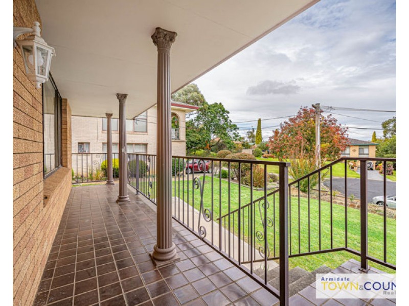 11 Schultz Avenue, Armidale NSW 2350