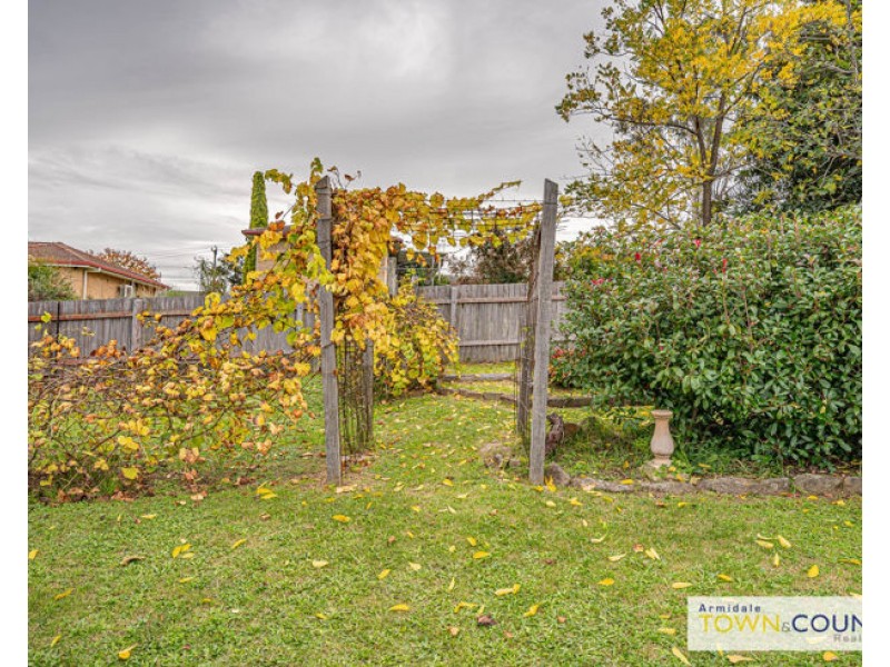 11 Schultz Avenue, Armidale NSW 2350