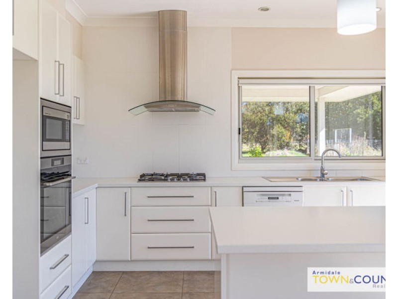 29 Macleay Way, Armidale NSW 2350