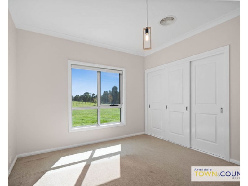 29 Macleay Way, Armidale NSW 2350