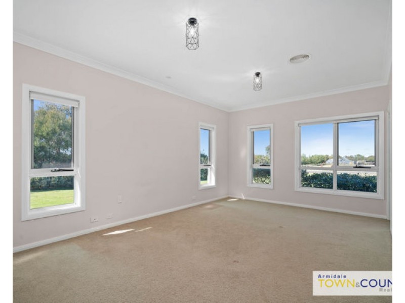 29 Macleay Way, Armidale NSW 2350