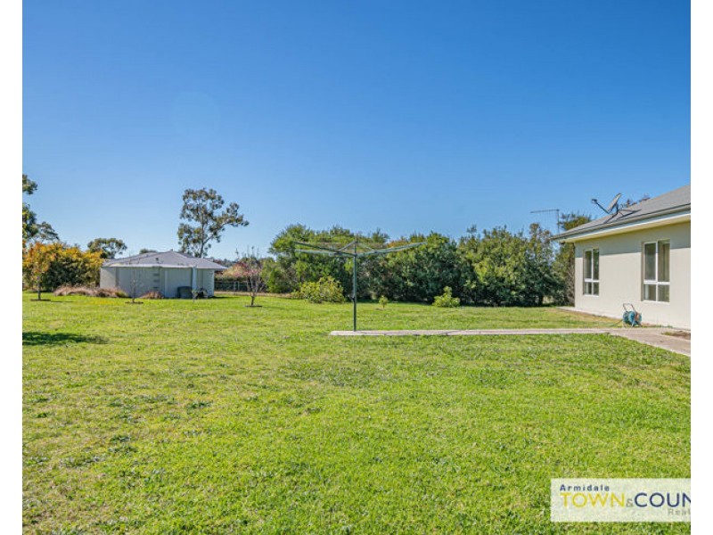 29 Macleay Way, Armidale NSW 2350