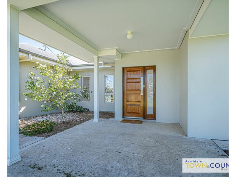 29 Macleay Way, Armidale NSW 2350