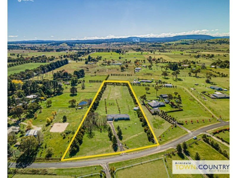 29 Macleay Way, Armidale NSW 2350