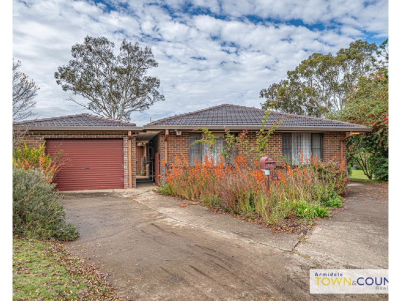 13 Joan Place, Armidale NSW 2350