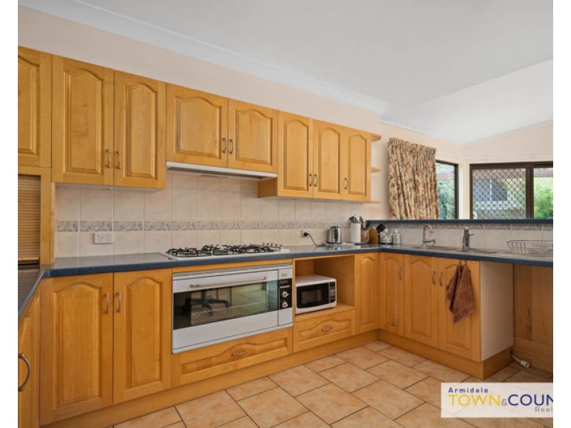 13 Joan Place, Armidale NSW 2350