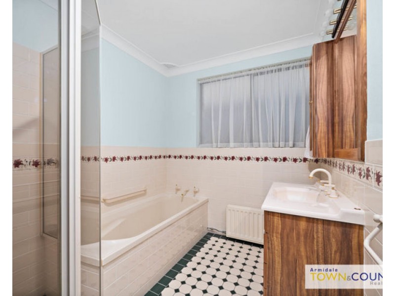 13 Joan Place, Armidale NSW 2350