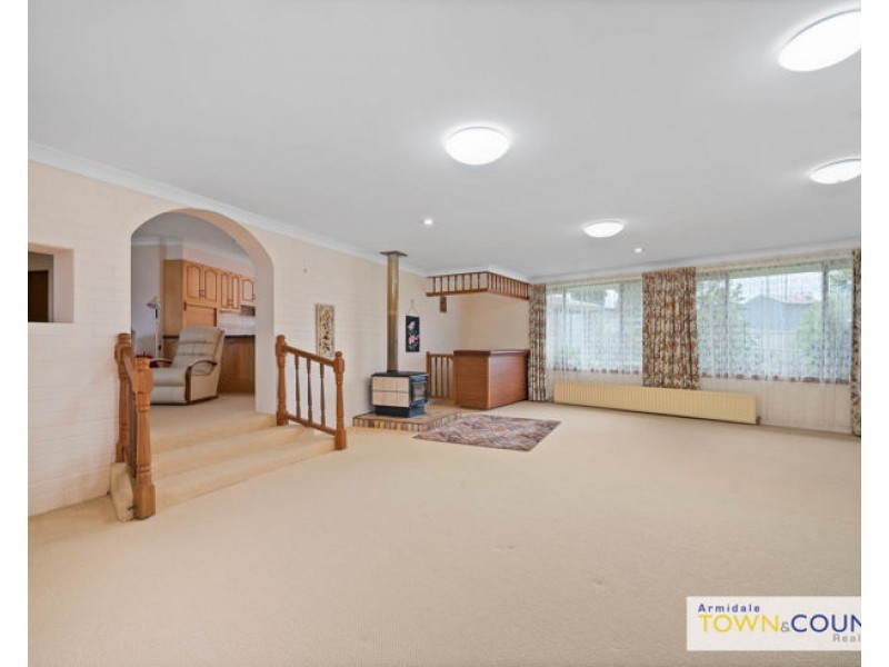13 Joan Place, Armidale NSW 2350