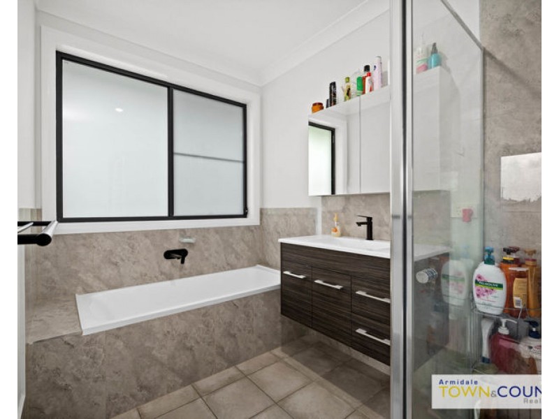 2 Kilcoy Close, Armidale NSW 2350