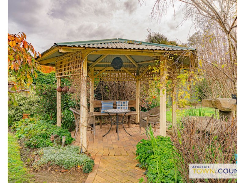 21 Dorothy Avenue, Armidale NSW 2350