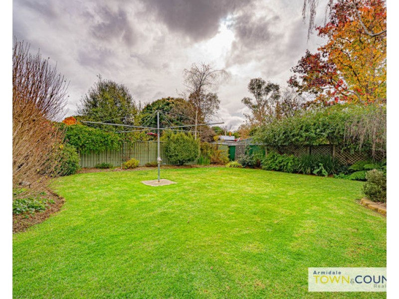 21 Dorothy Avenue, Armidale NSW 2350