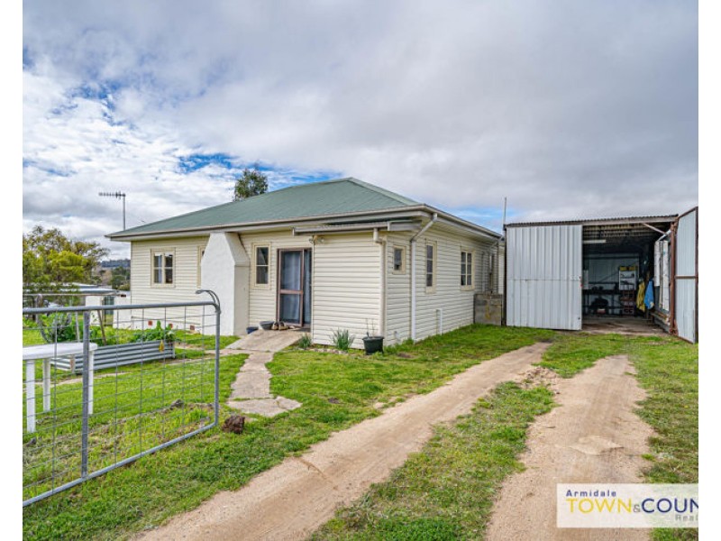26 Uralla Street, Uralla NSW 2358
