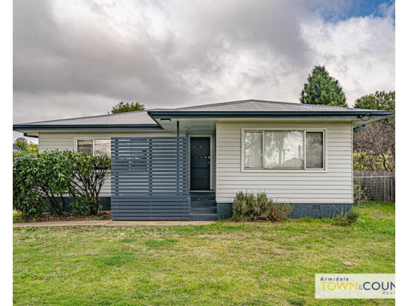 26 Lambs Avenue, Armidale NSW 2350