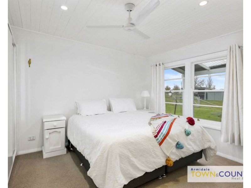 60 Mundays Lane, Armidale NSW 2350