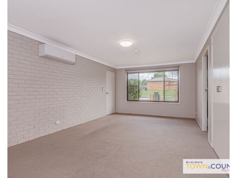 1/1 Robina Crescent, Armidale NSW 2350
