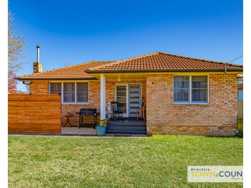 21 Queen Elizabeth Drive, Armidale NSW 2350