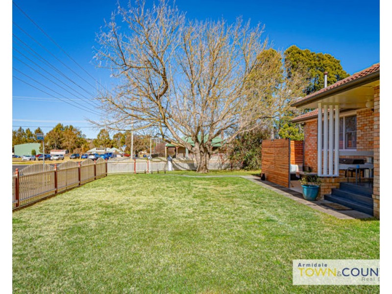 21 Queen Elizabeth Drive, Armidale NSW 2350
