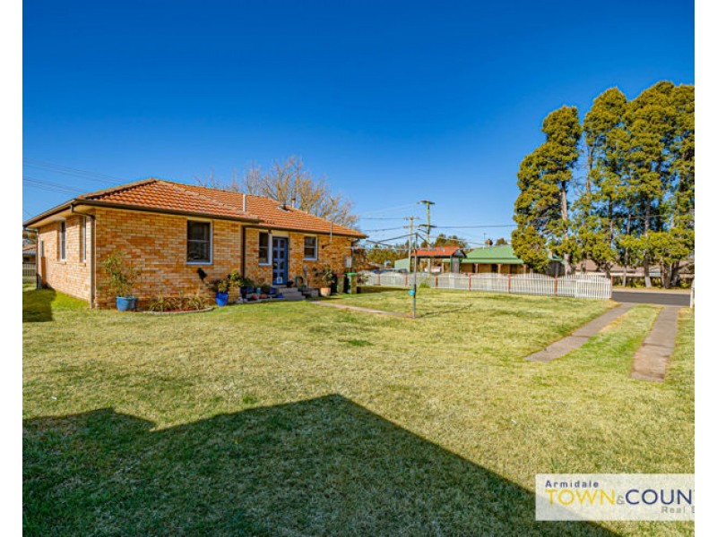 21 Queen Elizabeth Drive, Armidale NSW 2350