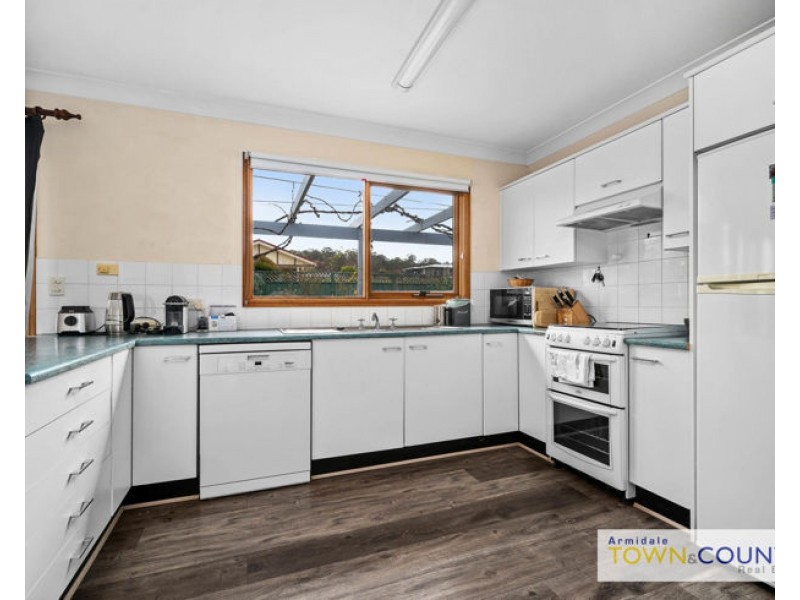 2 Eva Place, Armidale NSW 2350