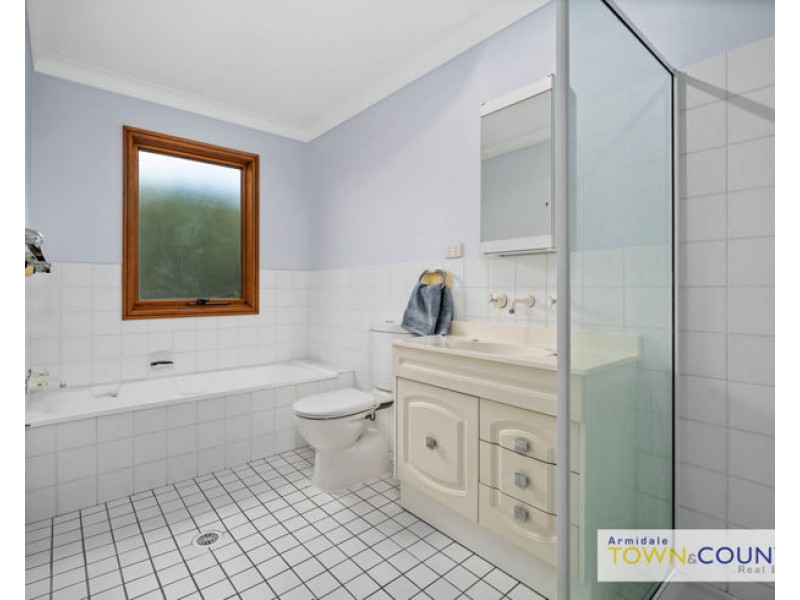 2 Eva Place, Armidale NSW 2350