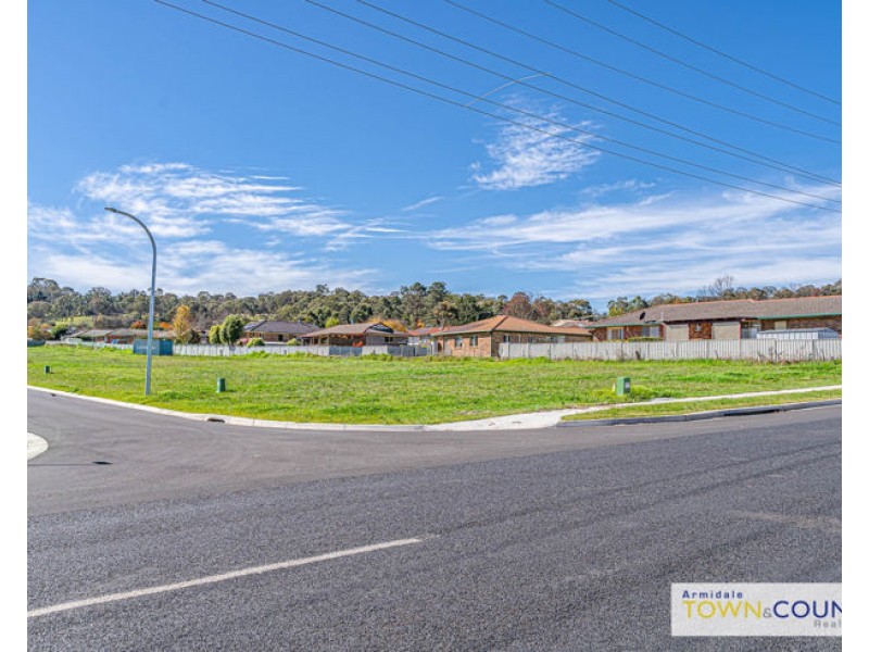 14 Bruce Close, Armidale NSW 2350