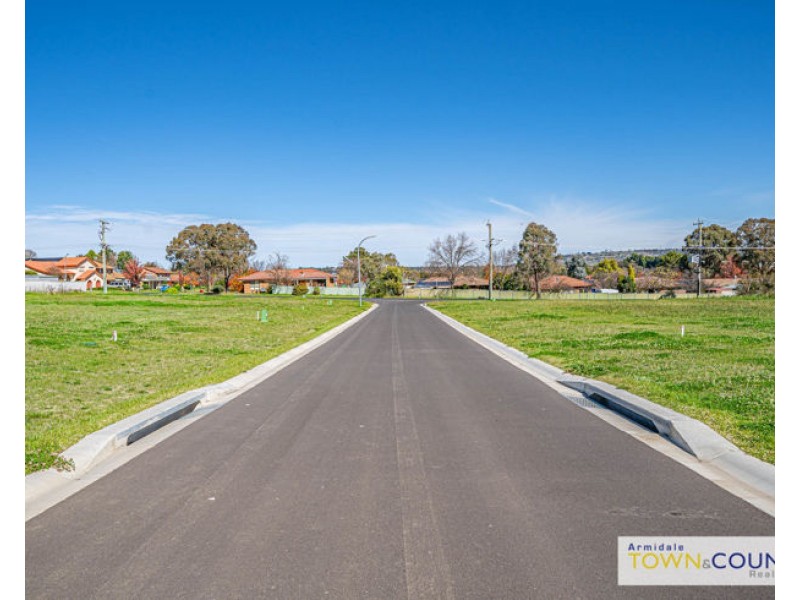 14 Bruce Close, Armidale NSW 2350