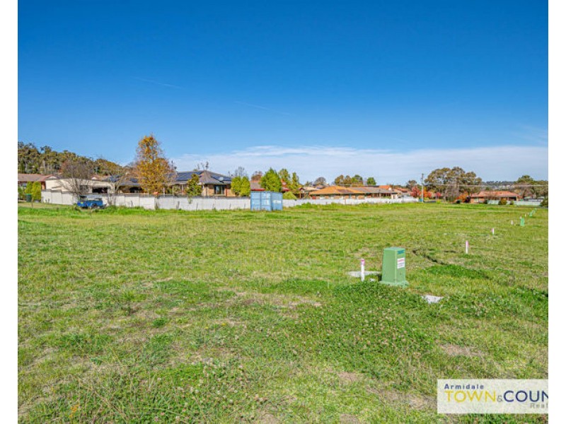 14 Bruce Close, Armidale NSW 2350