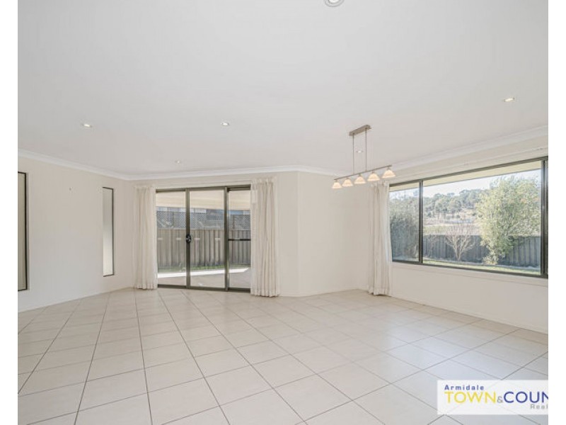 28 Albion Close, Armidale NSW 2350