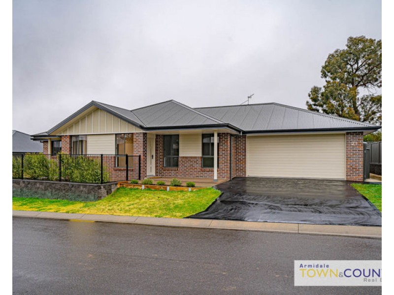 21/22 Freeman Crescent, Armidale NSW 2350