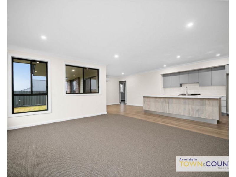 21/22 Freeman Crescent, Armidale NSW 2350