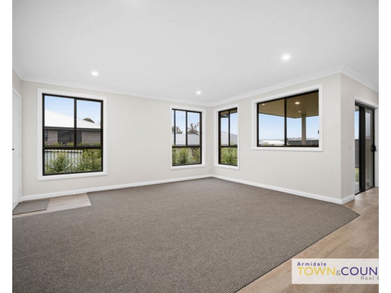 21/22 Freeman Crescent, Armidale NSW 2350