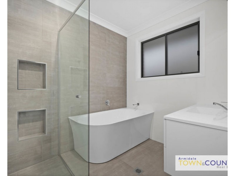 21/22 Freeman Crescent, Armidale NSW 2350