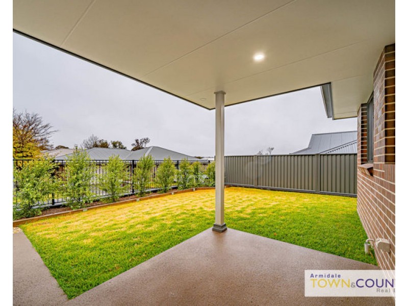 21/22 Freeman Crescent, Armidale NSW 2350